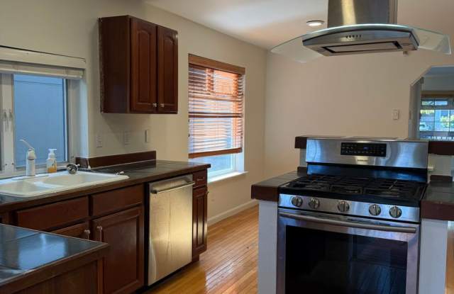 Spacious 3 Bedroom Home in Central District! Available NOW! - 716 25th Avenue South, Seattle, WA 98144