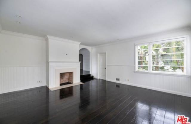 9243 Doheny Road photos photos
