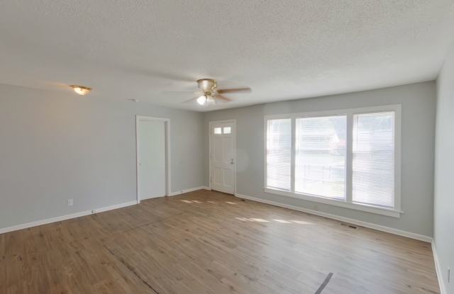 1557 N Broadview Gallery 4