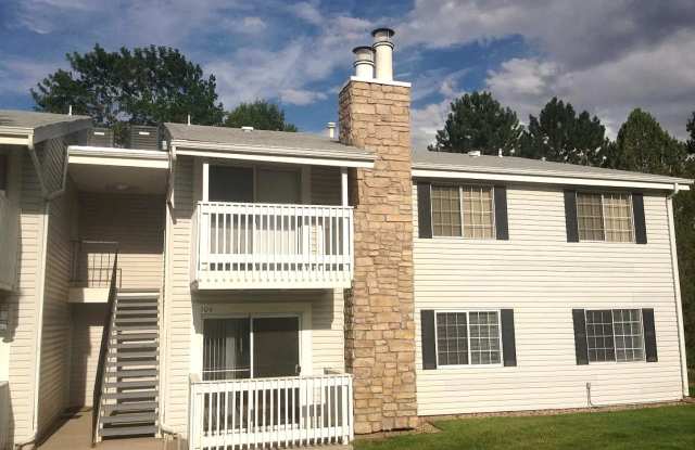 Updated 2 Bed/2 Bath Aurora Condo – Fireplace, Washer/Dryer, Community Perks! photos photos