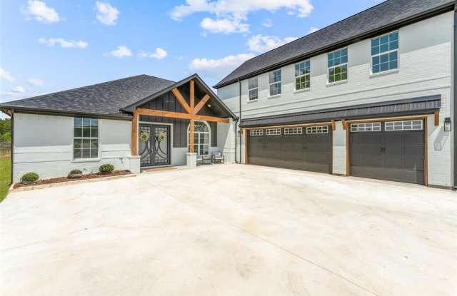 2902 Davis Road Gallery 3