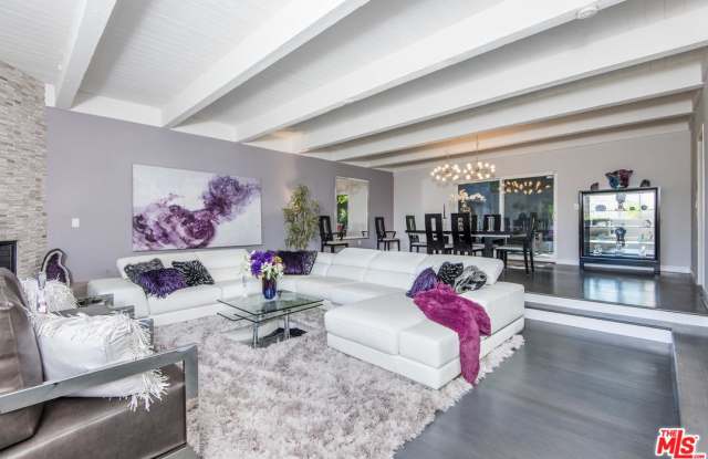 7346 PACIFIC VIEW Drive Gallery 2