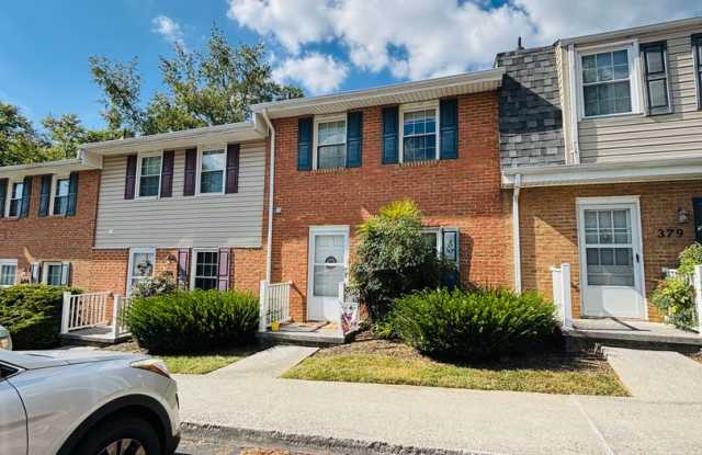 2 Bedroom, 1.5 Bath Townhouse Gallery 1