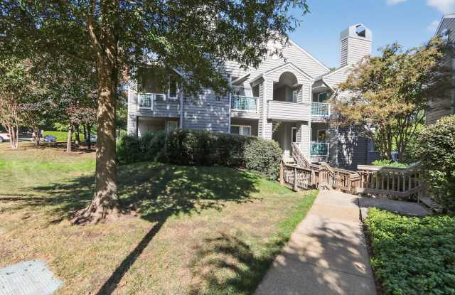 Bright  Airy 2-Bedroom Condo in Prime Reston Location! photos photos