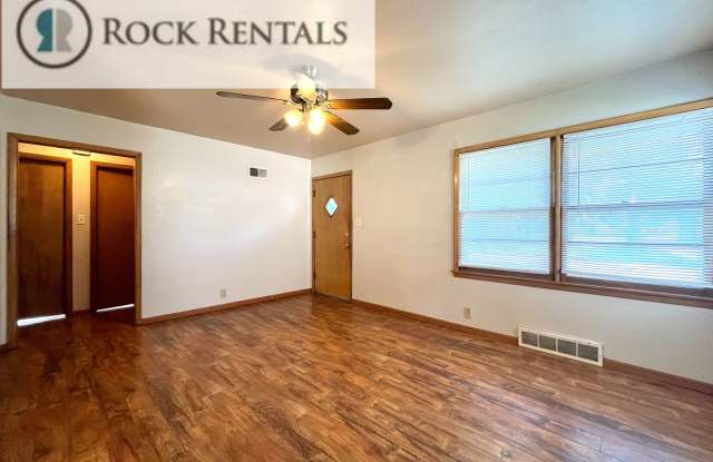 2 Bed 1 Bath in Quiet Neighborhood Gallery 3