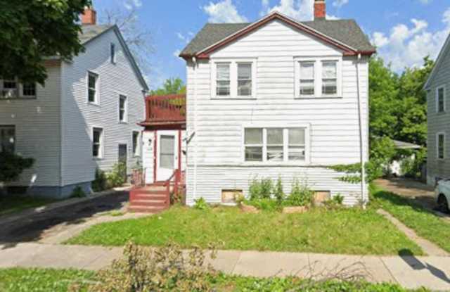 $300 Off Your First Month’s Rent - ENDS 11/1/26 Gallery 1