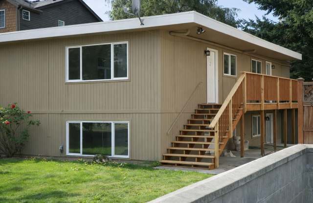 10550 Midvale Avenue N - 3 photos photos