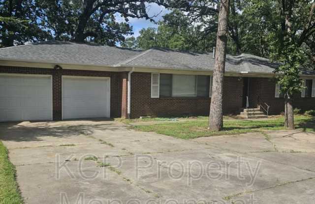 1821 South Independence Street - 1821 South Independence Street, Fort Smith, AR 72901