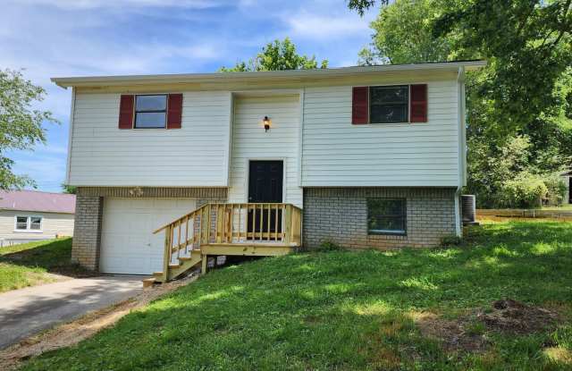 Nice Split Level Home- Ready for you to Call Home Today! photos photos Nice Split Level Home- Ready for you to Call Home Today! photos photos