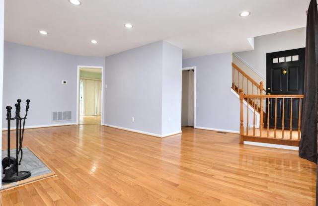 604 HILLARY Court Gallery 4