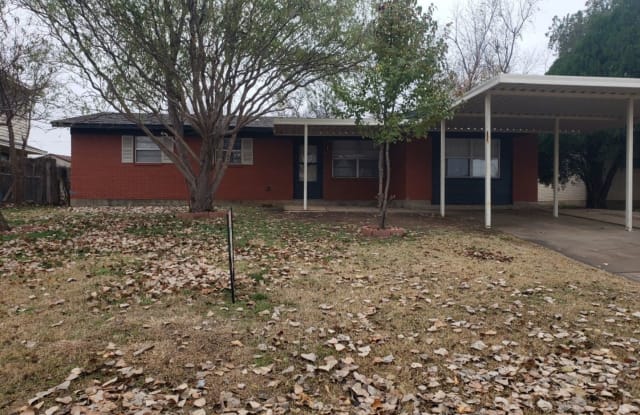125 NE Cimarron Trl - 125 Northeast Cimarron Trail, Lawton, OK 73507