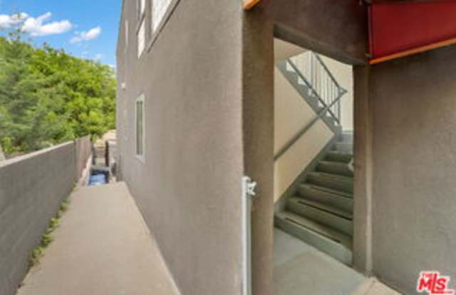 2714 Auburn Street Gallery 3