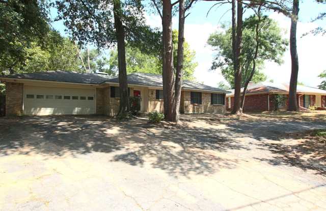 Coming Soon! Charming 3 Bedroom, 2 Bathroom Home in South Tyler! photos photos