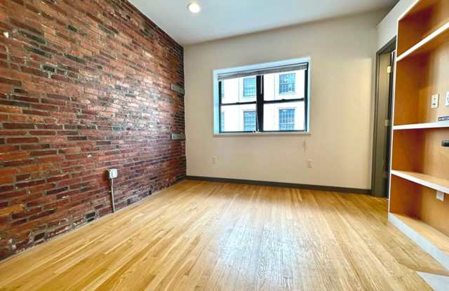 Beacon Hill Studio with AC & On-Site Laundry Gallery 3