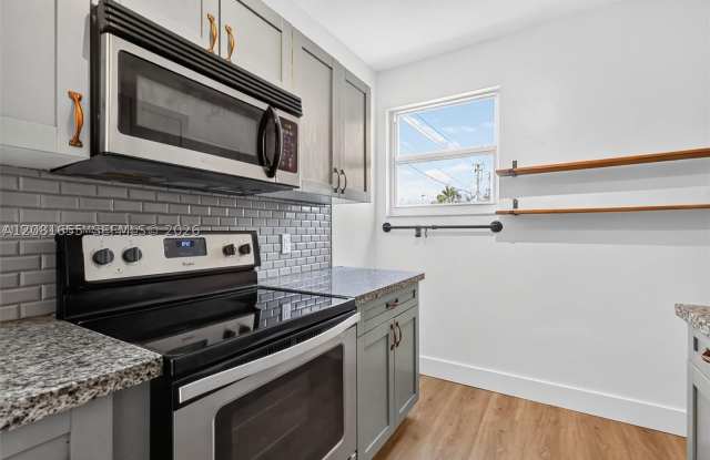 7207 Bay Dr Gallery 2