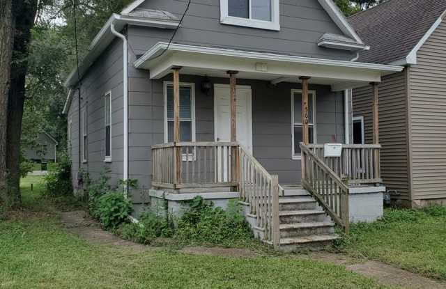 2 bedroom / 1 bath 1.5 story home in Rock Island photos photos