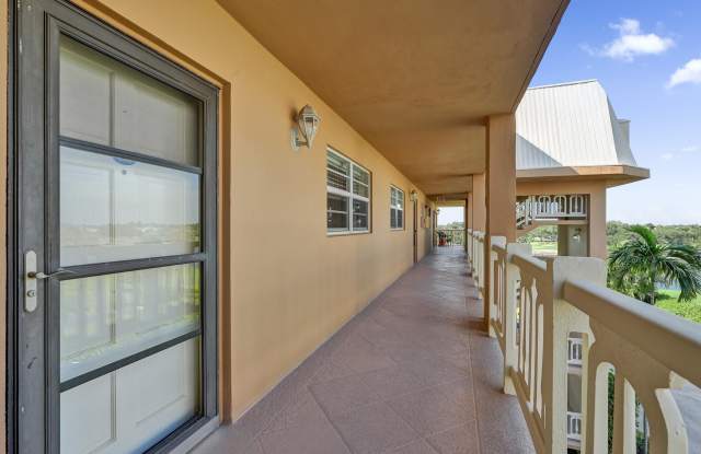308 GOLFVIEW Road Gallery 4