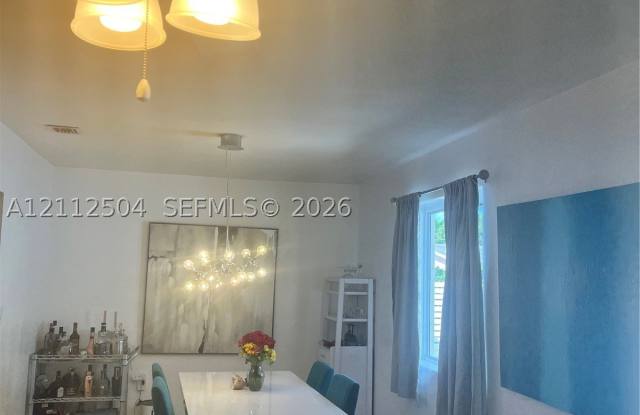 19731 NE 13th Ct Gallery 4