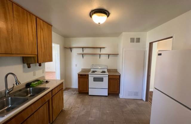 Charming Updated 2-Bedroom Home for Rent Gallery 3