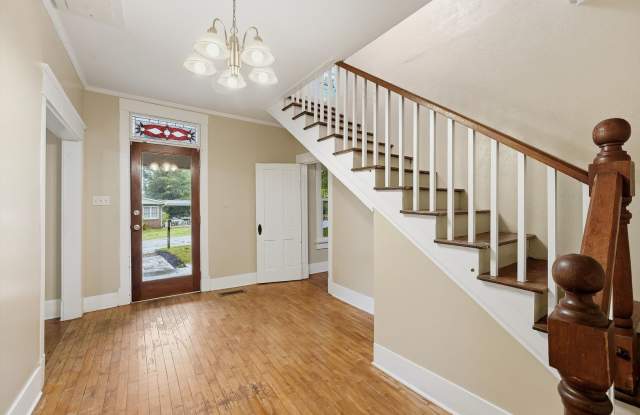 Athens 37303 - Charming 1902 Home Available Now! 3 Bedrooms, 2 Full Baths with a 1-Car Garage - Contact Chad Weeks (865) 567-6193 Gallery 3
