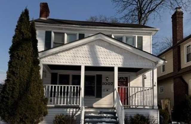 1007 Irving Avenue photos photos