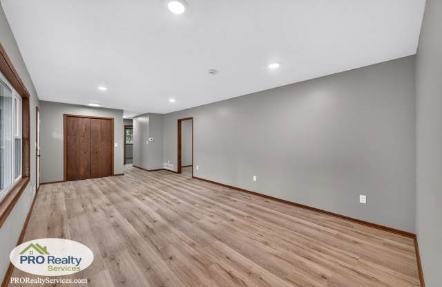Recently Remodeled 5 Bedroom House Gallery 4