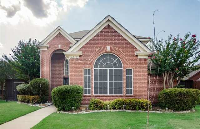 6817 Chateau Drive Gallery 4
