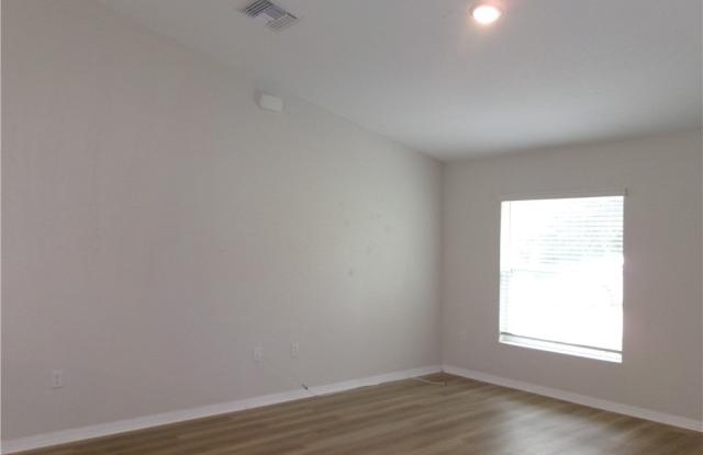 6617 E Holly Street Gallery 4