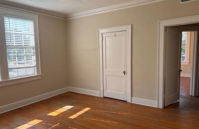 Colonial Court Gallery 4