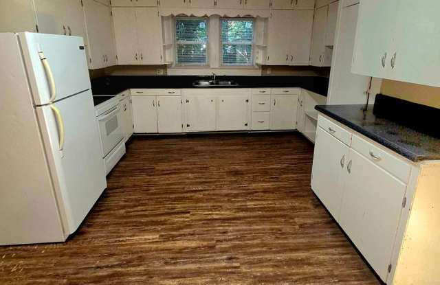 FIRST MONTH FREE! 6 month lease available! Gallery 4