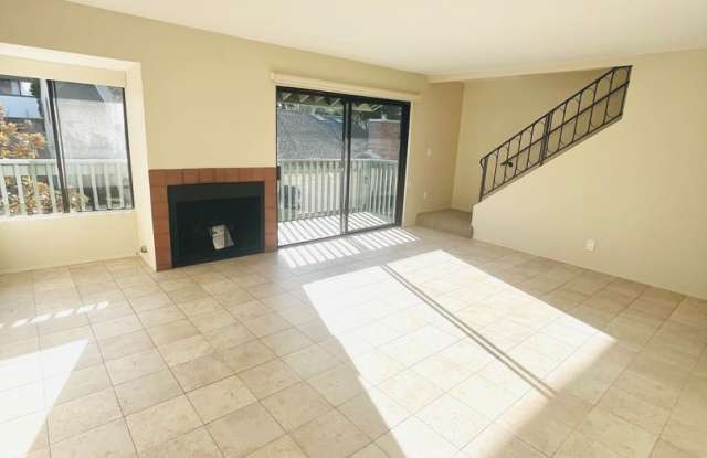 LA JOLLA VILLAGE LIVING! SPACIOUS 3BD/2.5BA TOWNHOME AVAILABLE JUNE for $4,795/mo! photos photos