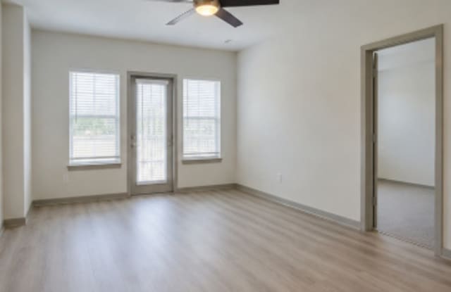 1006 West Loop Gallery 2