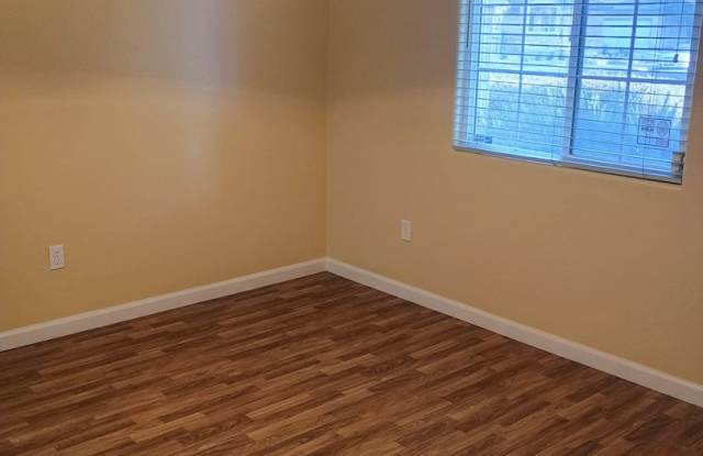 Beautiful Home in SE Visalia on a Corner Lot!  Just like new! Gallery 4