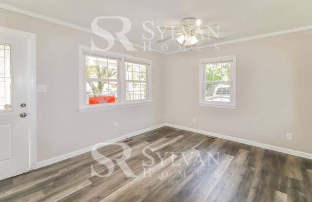 212 Eastwood Drive Gallery 4