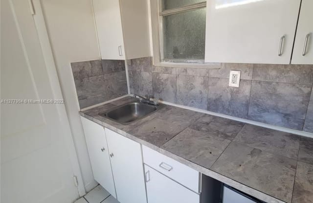 400 N 19th Ave - 400 N 19 Ave, Hollywood, FL 33020