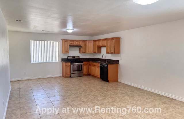 3 Bed 2 Bath Home With Scenic Desert Views Gallery 4