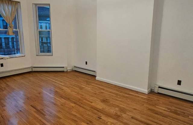 749 Kelly Gallery 3