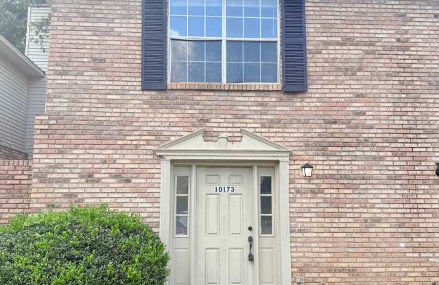 2 Bedroom Townhome Near Scenic Hills - 10173 Vixen Place, Ferry Pass, FL 32514