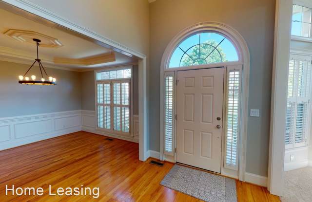 17208 Royal Court Drive Gallery 2