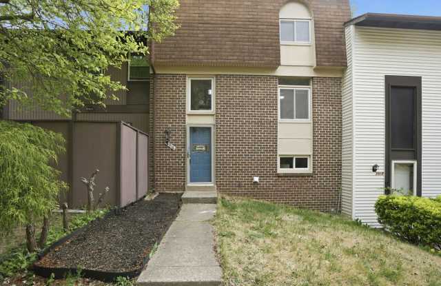 Nicely updated and spacious townhouse in the prestigious Lake Ridge community! photos photos