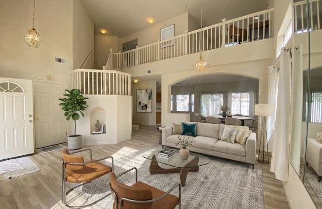Gorgeous Home W/ Dishwasher, W/D, & Two Car Garage!! Gallery 1
