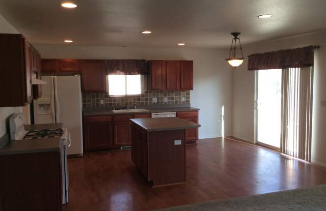 2106 E Summit Way Gallery 3