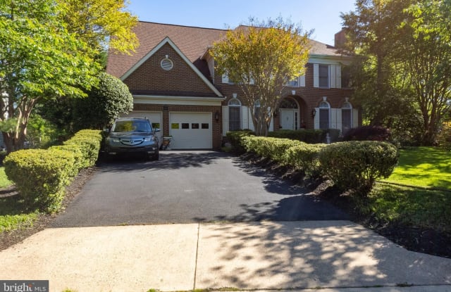 4705 RIPPLING POND DRIVE - 4705 Rippling Pond Drive, Greenbriar, VA 22033