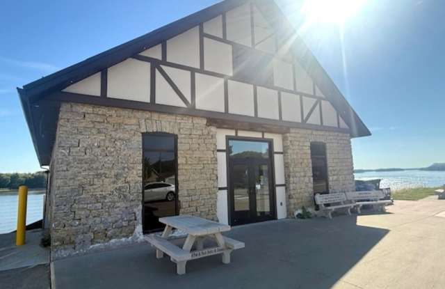 305 S Riverview photos photos