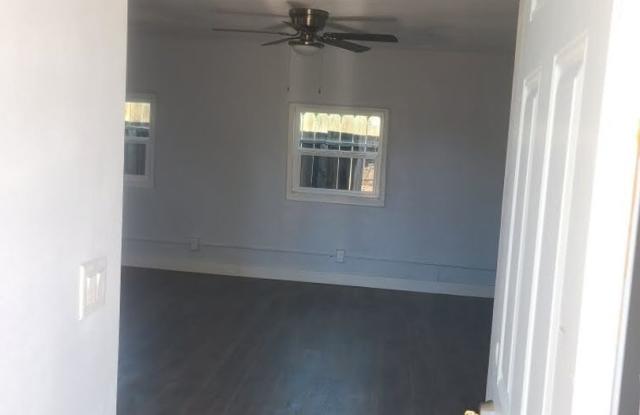 Charming 2-Bedroom Residence in the Heart of North Bakersfield Gallery 1