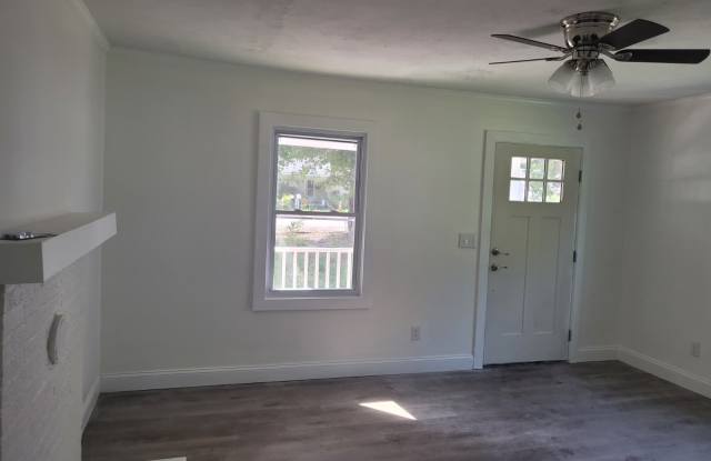 1010 North Main Street - 1010 North Main Street, Laurinburg, NC 28352