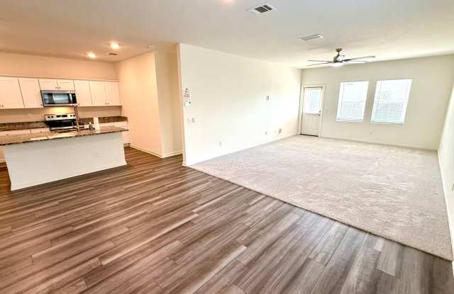 *MOVE-IN SPECIAL* Spacious 5-Bedroom Home with Loft & Community Pool! Gallery 4