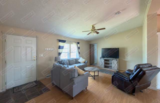 Single family home with huge yard Gallery 4