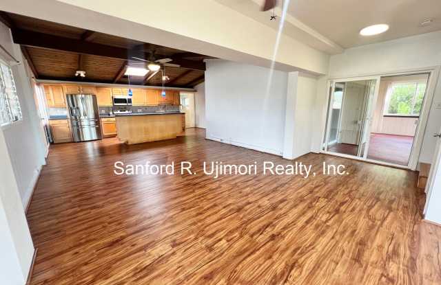 Pacific Palisades (3 bed/3 bath/2 prkg w/ a Den) - 2407 Komo Mai Drive, Pearl City, HI 96782