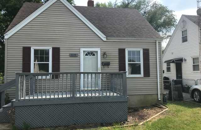 3 bed / 1 bath, North side single family rental home for $1250.00/month. $1250deposit required. photos photos